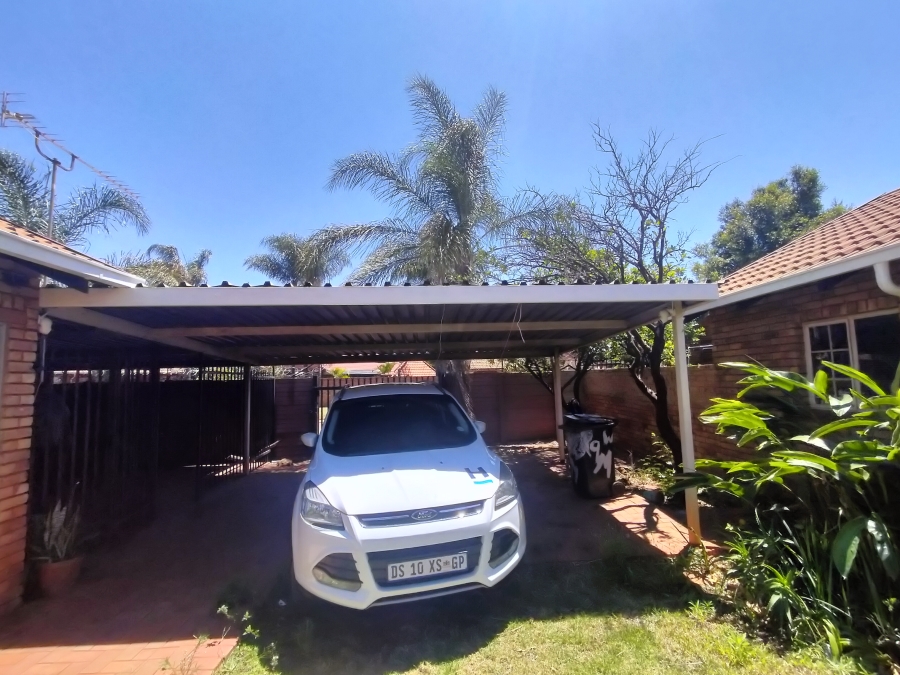 2 Bedroom Property for Sale in Hesteapark Gauteng