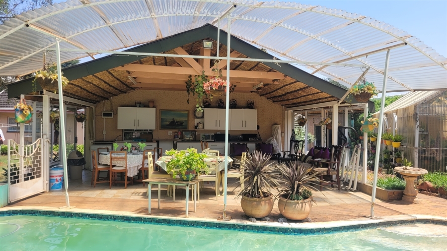 4 Bedroom Property for Sale in Kenleaf Gauteng