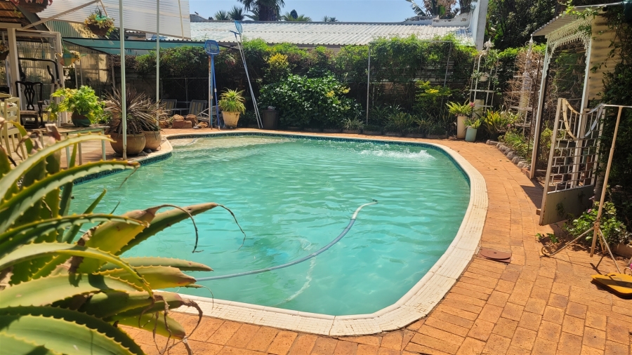 4 Bedroom Property for Sale in Kenleaf Gauteng