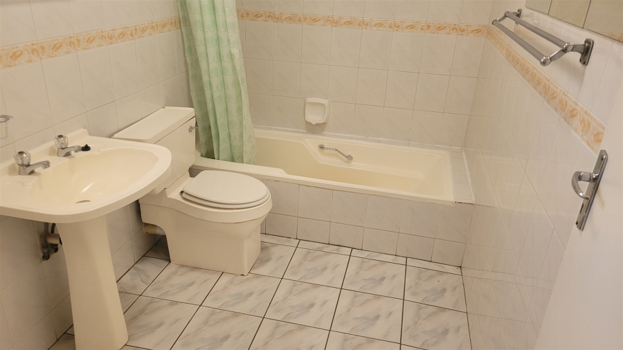 4 Bedroom Property for Sale in Kenleaf Gauteng