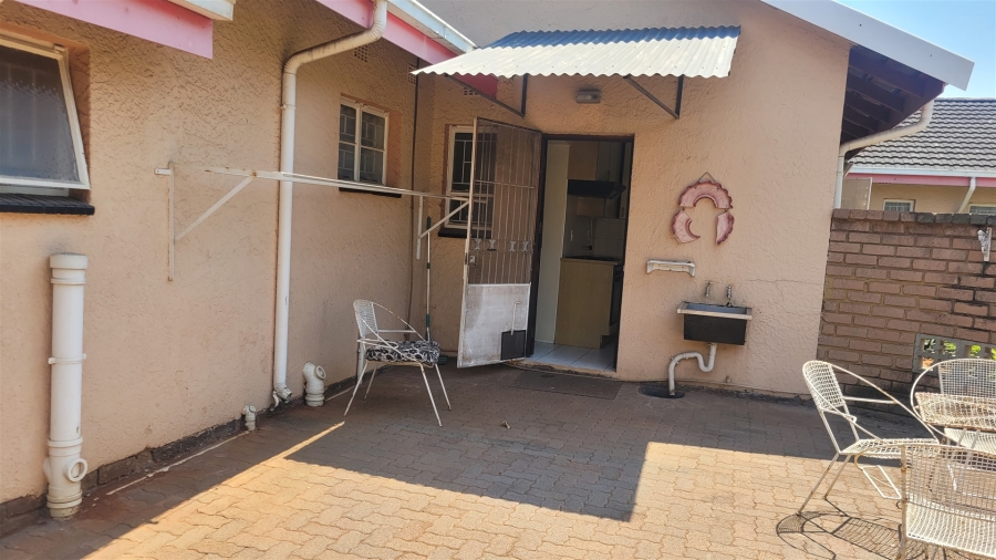 4 Bedroom Property for Sale in Kenleaf Gauteng