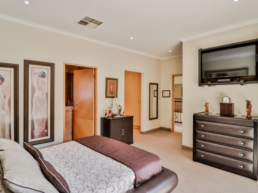 4 Bedroom Property for Sale in Vanderbijlpark SW 5 Gauteng