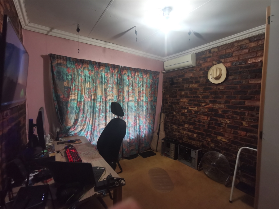 7 Bedroom Property for Sale in Patryshoek A H Gauteng