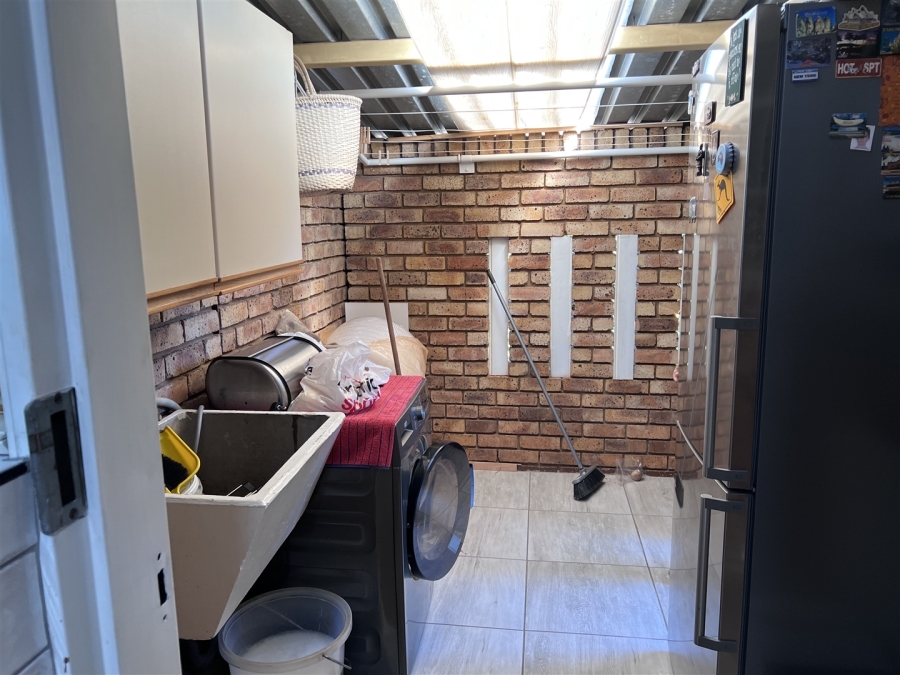 2 Bedroom Property for Sale in Brummeria Gauteng