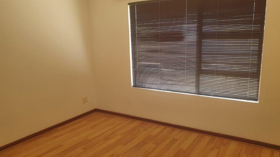 2 Bedroom Property for Sale in Nieuw Muckleneuk Gauteng