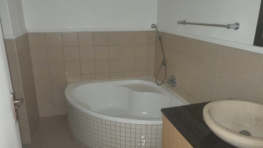 2 Bedroom Property for Sale in Nieuw Muckleneuk Gauteng