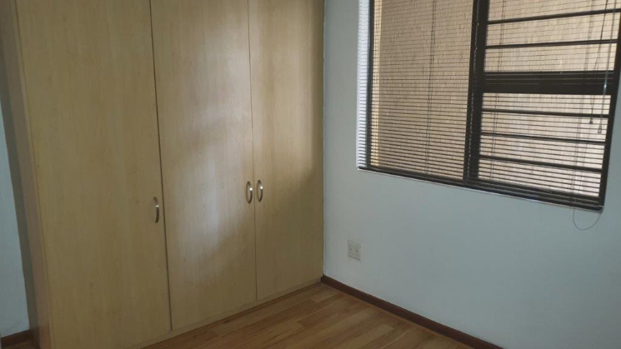 2 Bedroom Property for Sale in Nieuw Muckleneuk Gauteng