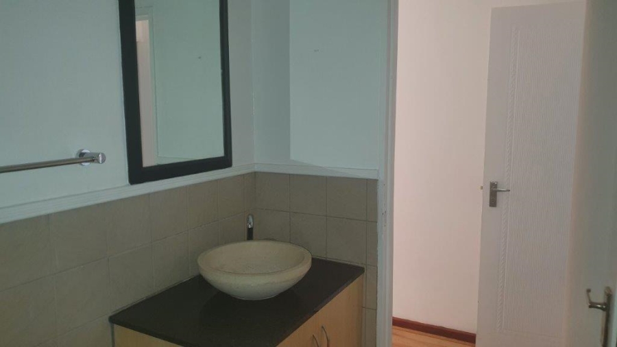 2 Bedroom Property for Sale in Nieuw Muckleneuk Gauteng