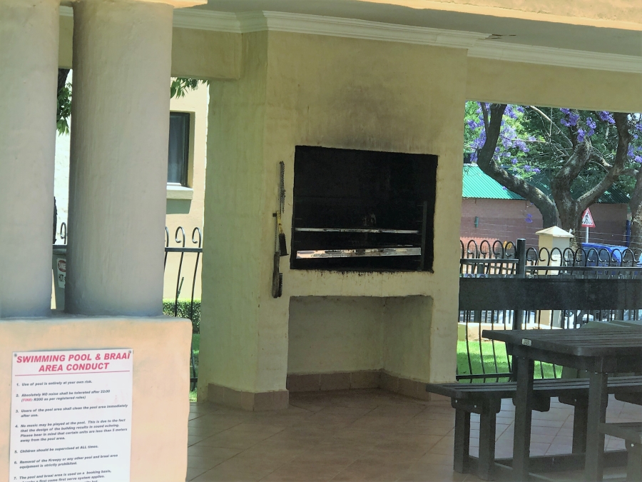 2 Bedroom Property for Sale in Nieuw Muckleneuk Gauteng