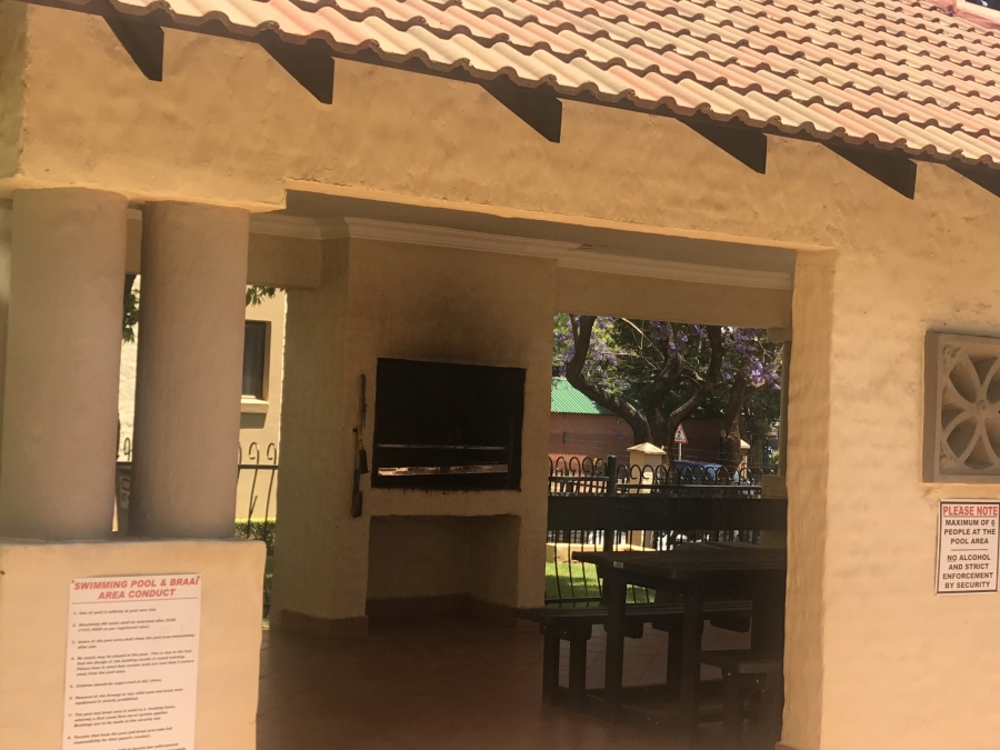 2 Bedroom Property for Sale in Nieuw Muckleneuk Gauteng
