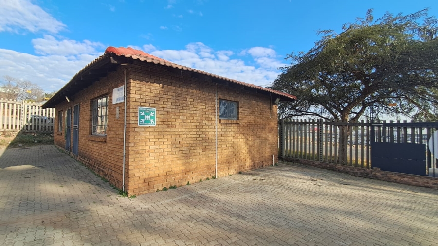 To Let commercial Property for Rent in Clayville Industria Gauteng