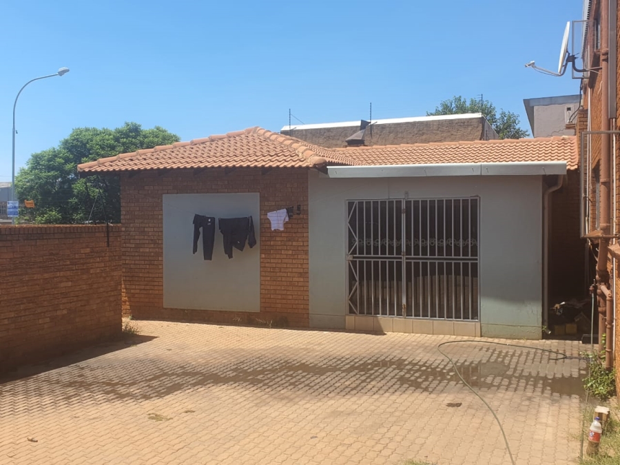 To Let commercial Property for Rent in Clayville Industria Gauteng