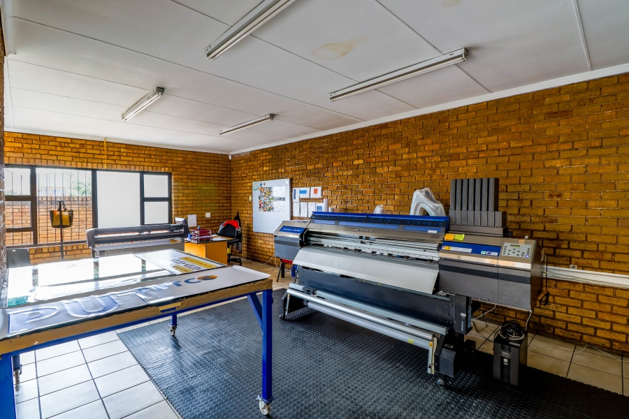 To Let commercial Property for Rent in Clayville Industria Gauteng