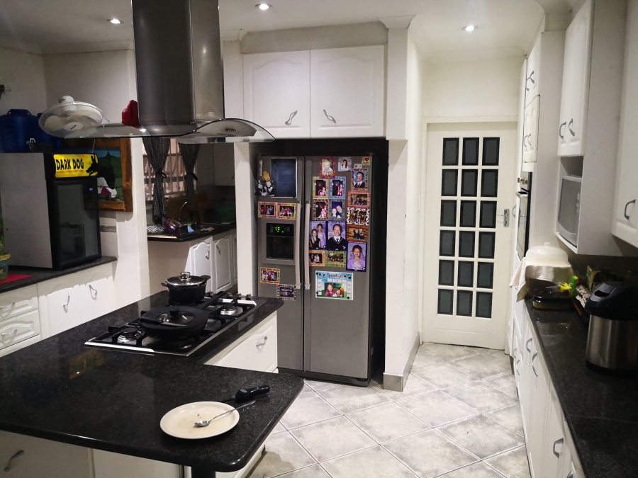 6 Bedroom Property for Sale in Florauna Gauteng