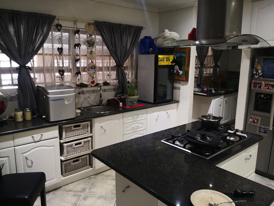 6 Bedroom Property for Sale in Florauna Gauteng