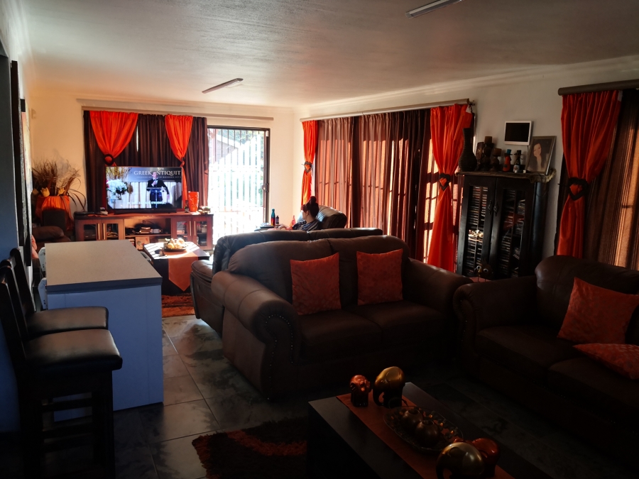 6 Bedroom Property for Sale in Florauna Gauteng