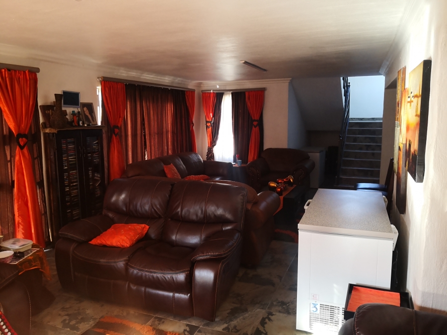 6 Bedroom Property for Sale in Florauna Gauteng