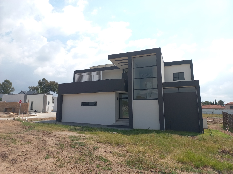 4 Bedroom Property for Sale in Broadacres Gauteng