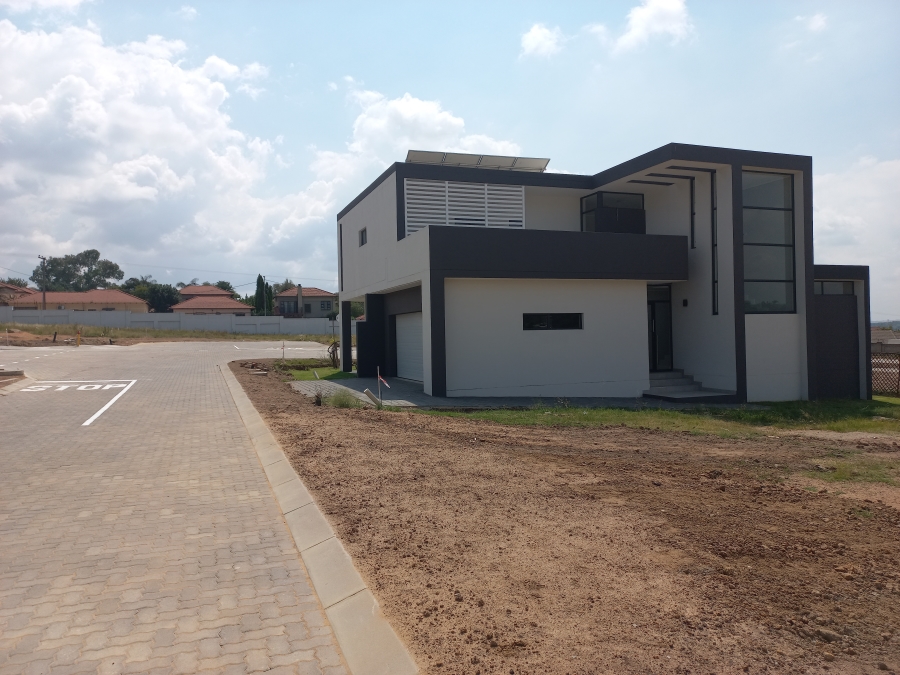 4 Bedroom Property for Sale in Broadacres Gauteng