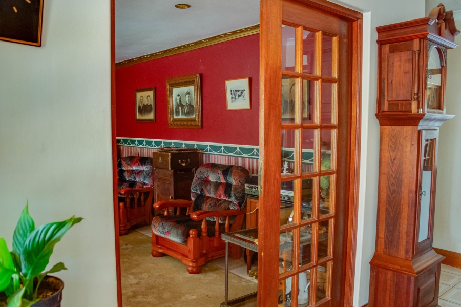 5 Bedroom Property for Sale in Ninapark Gauteng