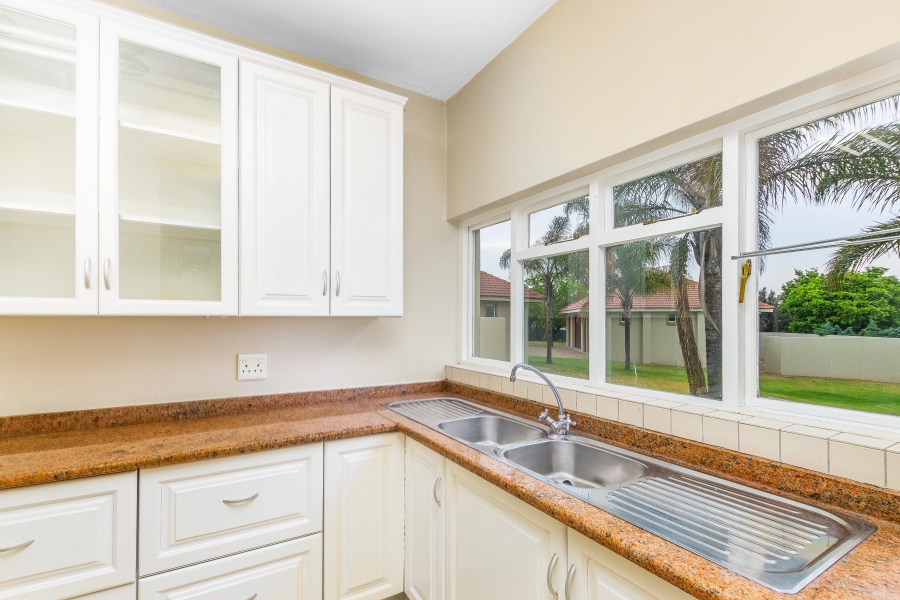 6 Bedroom Property for Sale in Saddlebrook Estate Gauteng