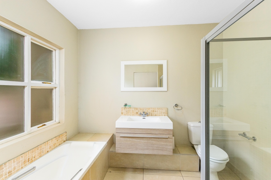 6 Bedroom Property for Sale in Saddlebrook Estate Gauteng