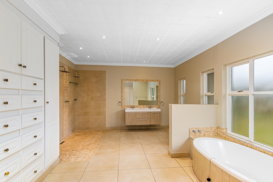 6 Bedroom Property for Sale in Saddlebrook Estate Gauteng