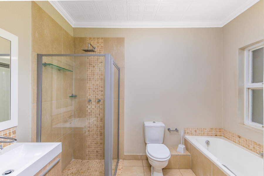 6 Bedroom Property for Sale in Saddlebrook Estate Gauteng