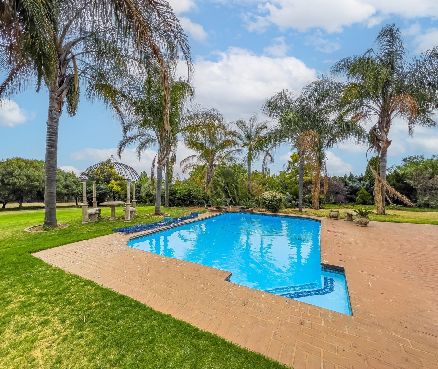 6 Bedroom Property for Sale in Saddlebrook Estate Gauteng
