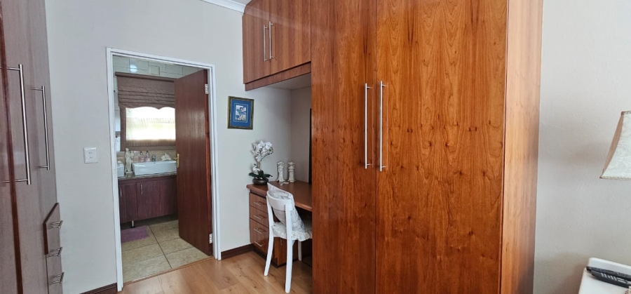 5 Bedroom Property for Sale in Vanderbijlpark SE 4 Gauteng