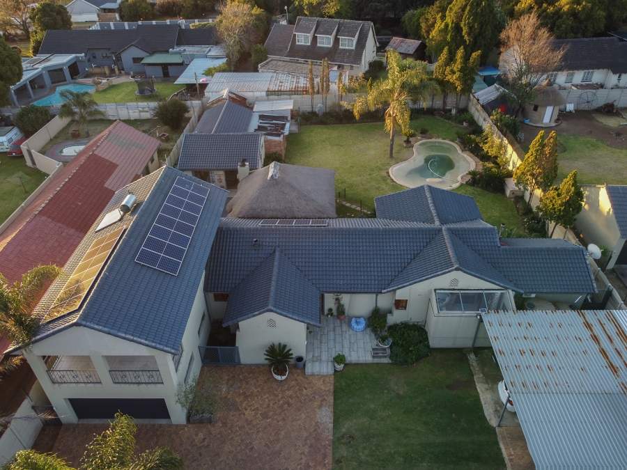 5 Bedroom Property for Sale in Brackenhurst Gauteng