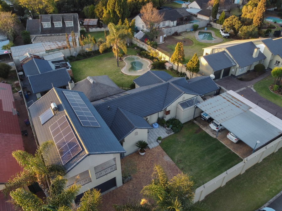 5 Bedroom Property for Sale in Brackenhurst Gauteng