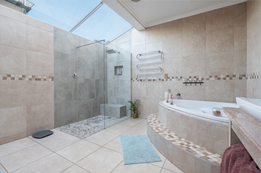 5 Bedroom Property for Sale in Brackenhurst Gauteng