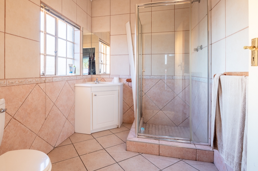 5 Bedroom Property for Sale in Brackenhurst Gauteng