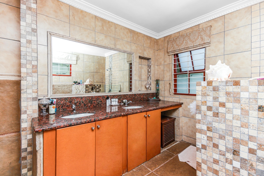 5 Bedroom Property for Sale in Chartwell Gauteng