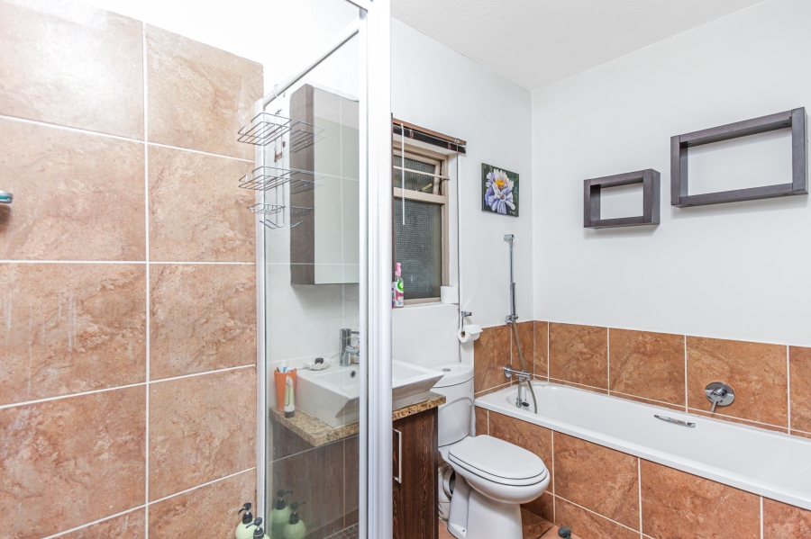 1 Bedroom Property for Sale in Lonehill Gauteng