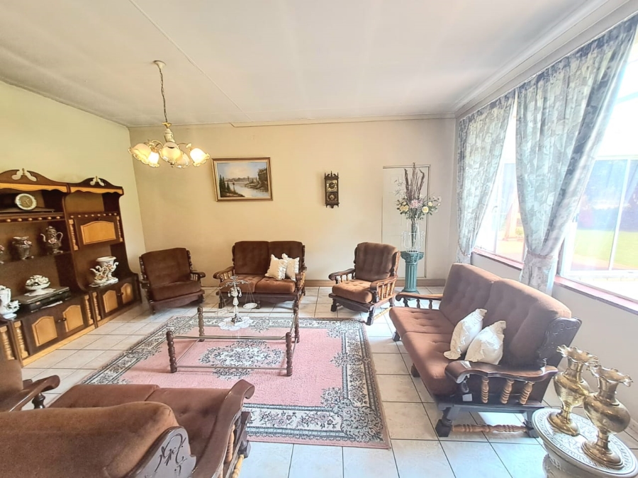 4 Bedroom Property for Sale in Unitas Park Gauteng