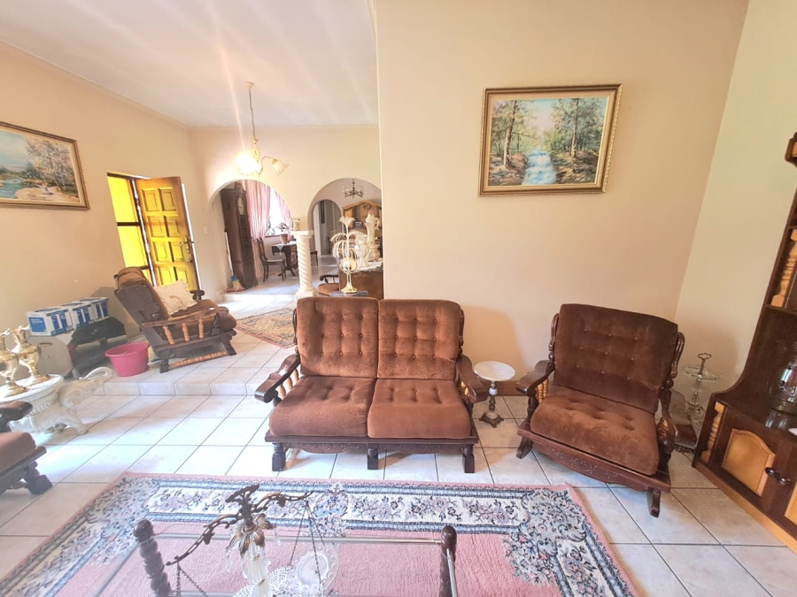 4 Bedroom Property for Sale in Unitas Park Gauteng