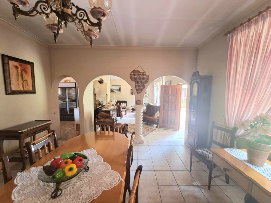 4 Bedroom Property for Sale in Unitas Park Gauteng