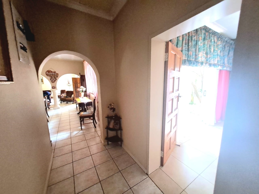 4 Bedroom Property for Sale in Unitas Park Gauteng