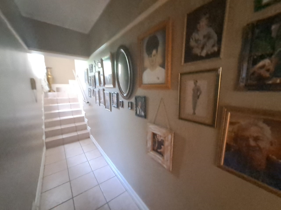 4 Bedroom Property for Sale in Unitas Park Gauteng