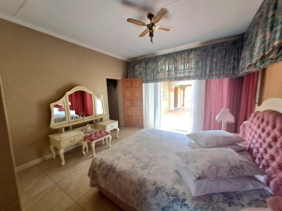 4 Bedroom Property for Sale in Unitas Park Gauteng