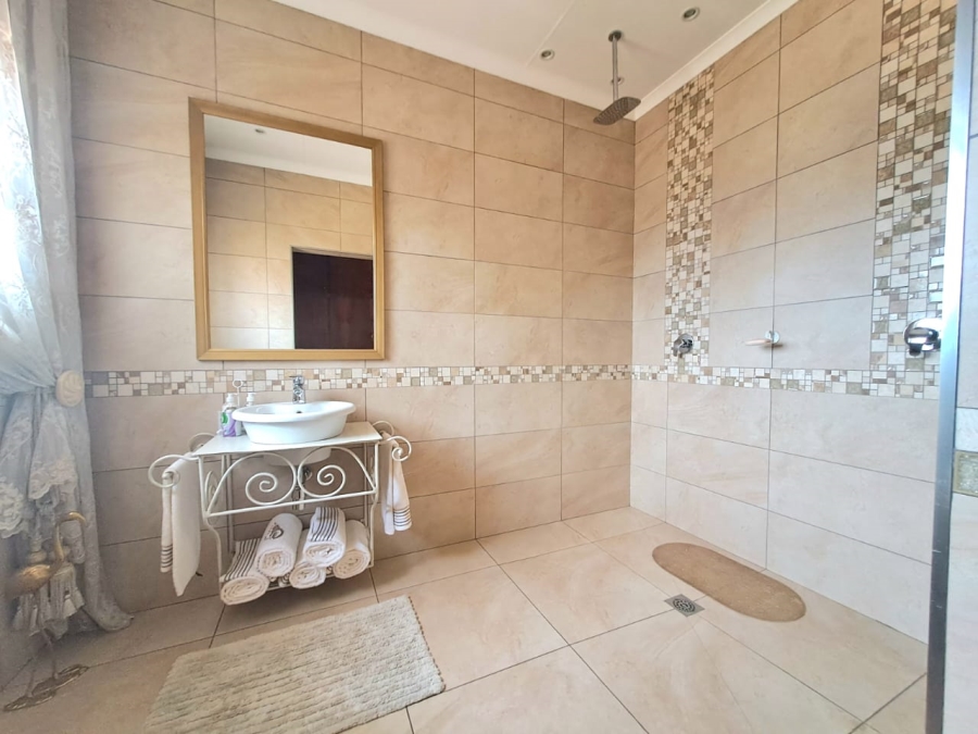 4 Bedroom Property for Sale in Unitas Park Gauteng