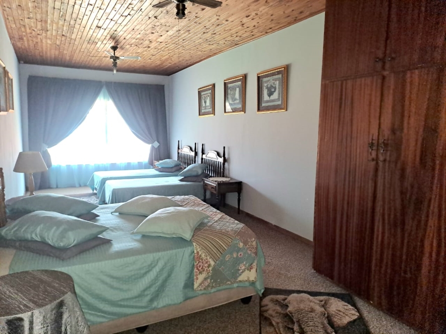 4 Bedroom Property for Sale in Unitas Park Gauteng
