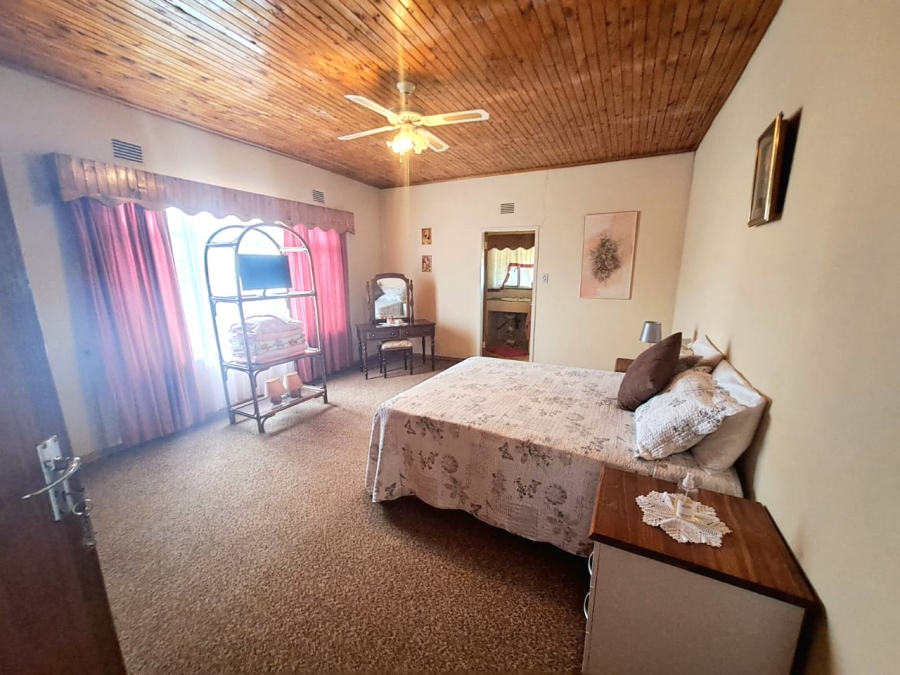 4 Bedroom Property for Sale in Unitas Park Gauteng