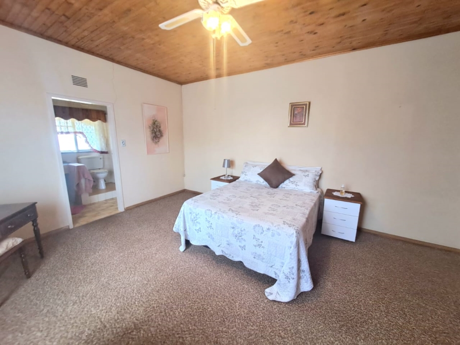 4 Bedroom Property for Sale in Unitas Park Gauteng