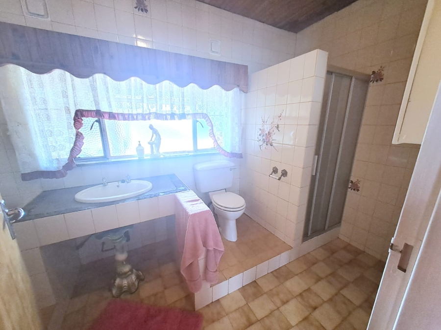 4 Bedroom Property for Sale in Unitas Park Gauteng