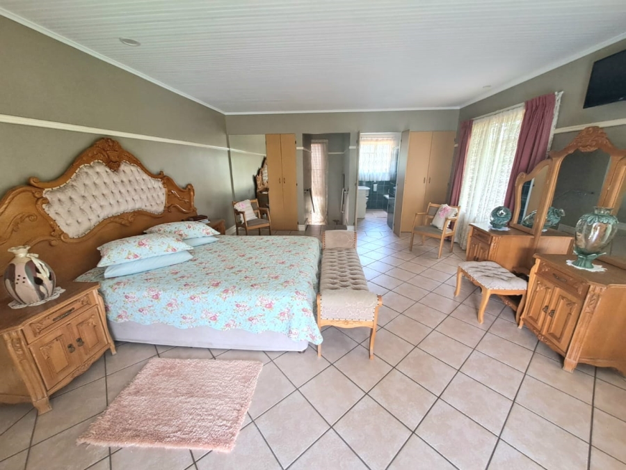4 Bedroom Property for Sale in Unitas Park Gauteng