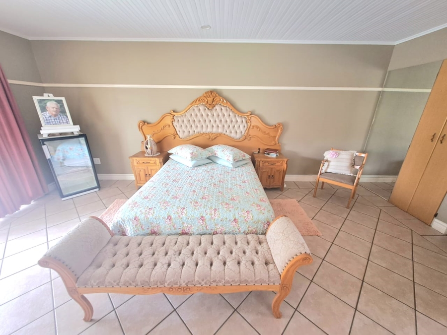 4 Bedroom Property for Sale in Unitas Park Gauteng