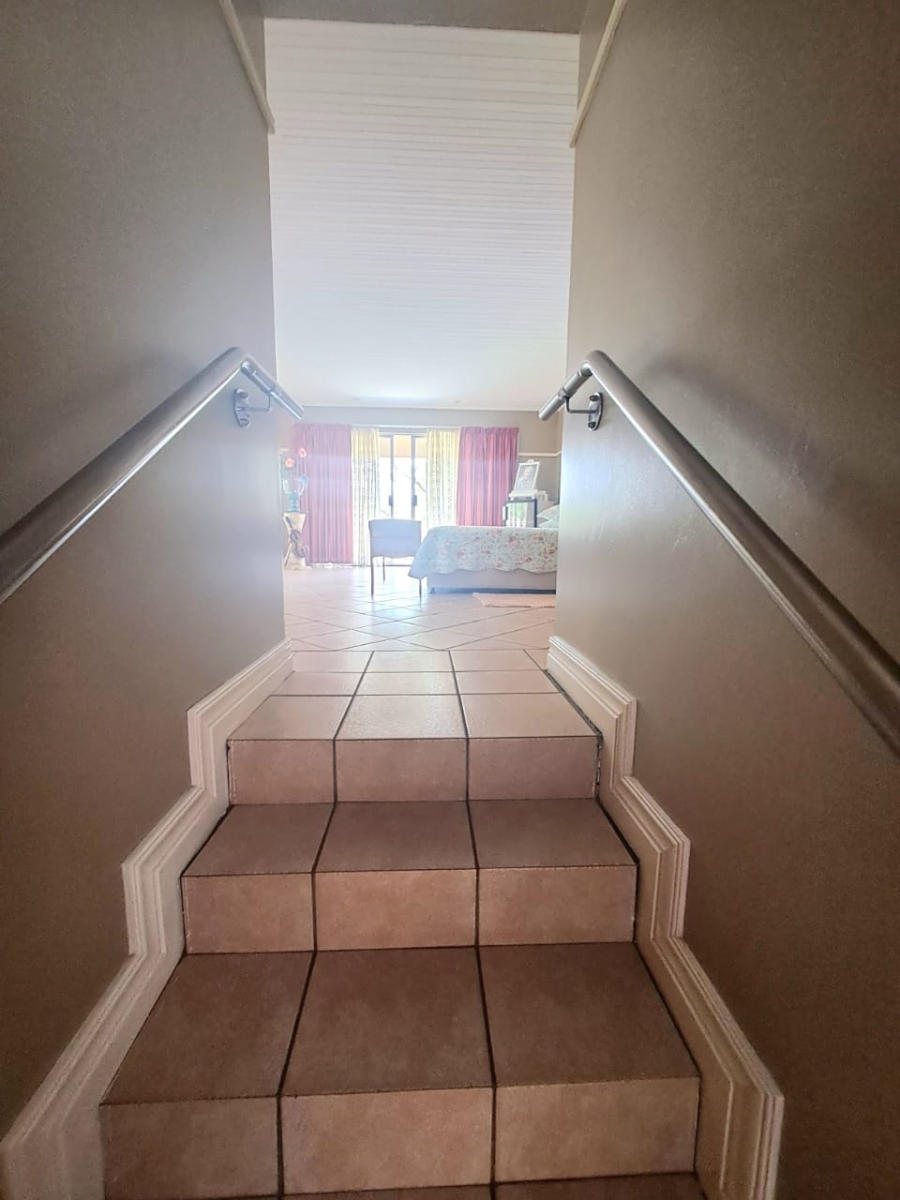 4 Bedroom Property for Sale in Unitas Park Gauteng